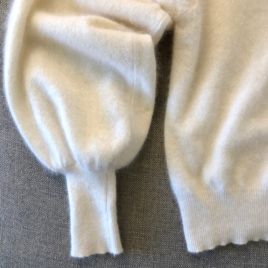 1970's Cream Bishop Sleeve Sweater - Size M