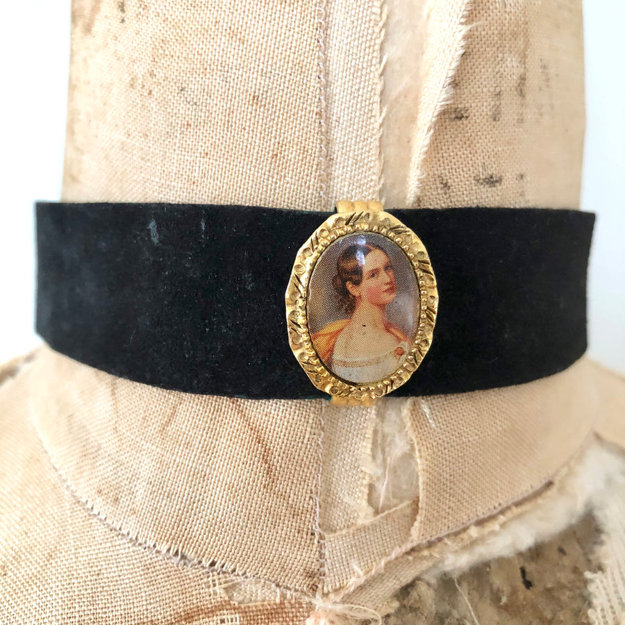 Victorian Style Leather Choker Necklace