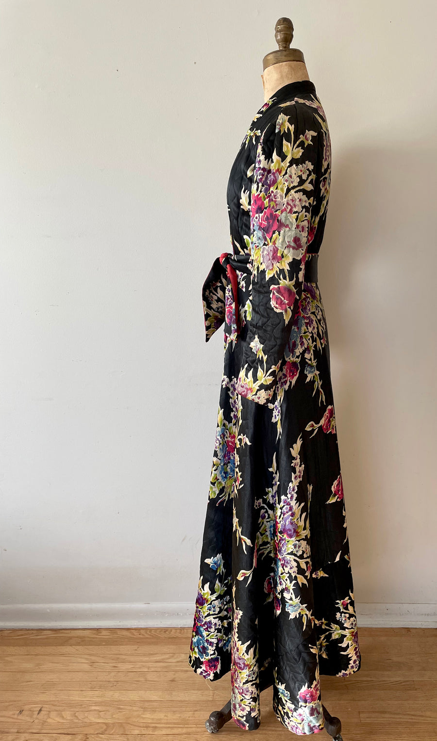 1940's Floral Satin Quilted Robe - Size S/M